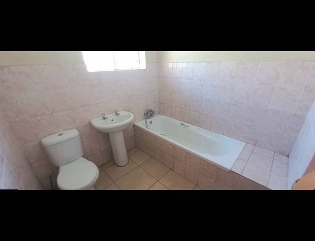 3 BEDROOM HOUSE FOR SALE IN MONTCLAIR